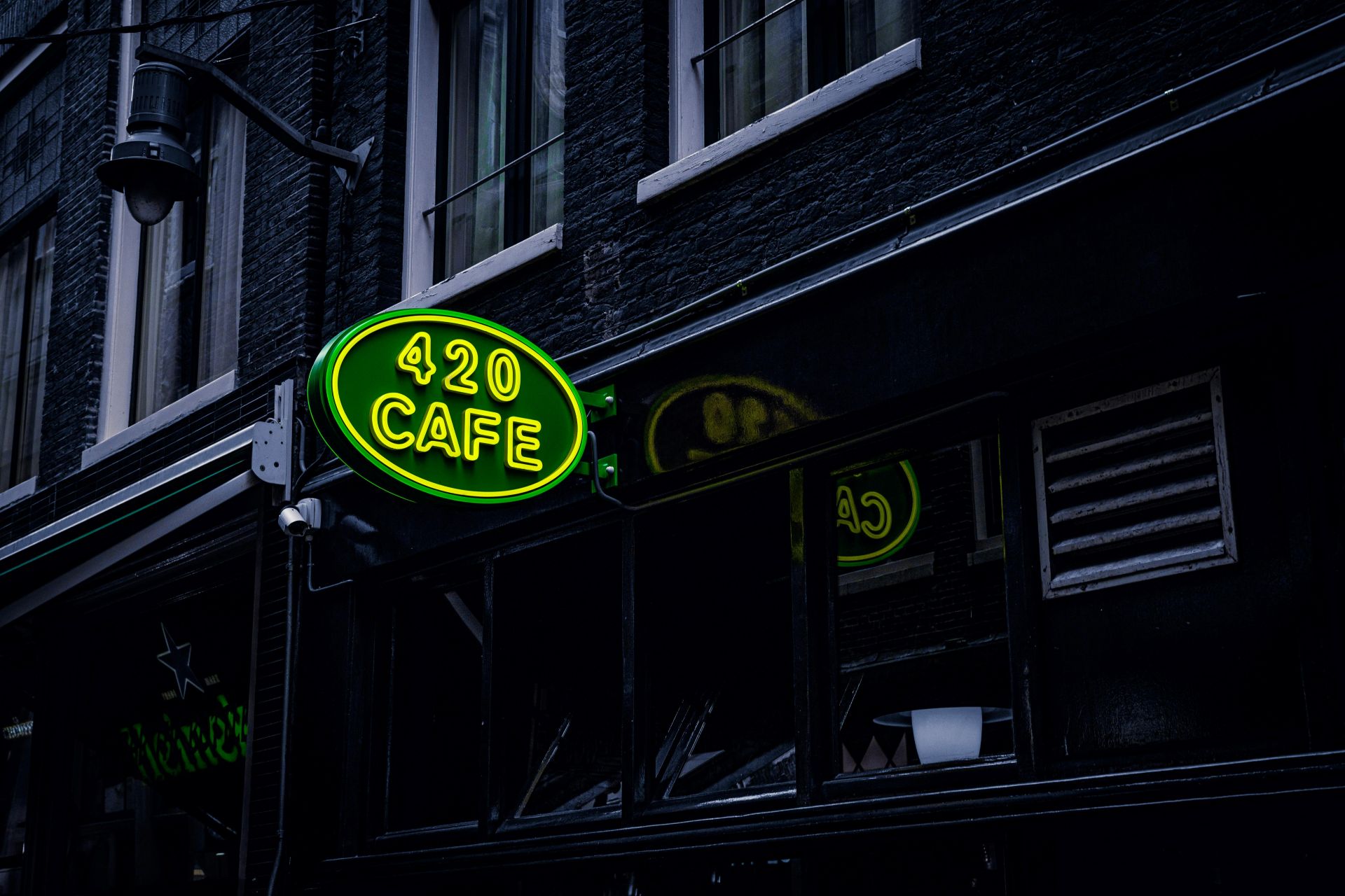 Image of a 420 cafe sign